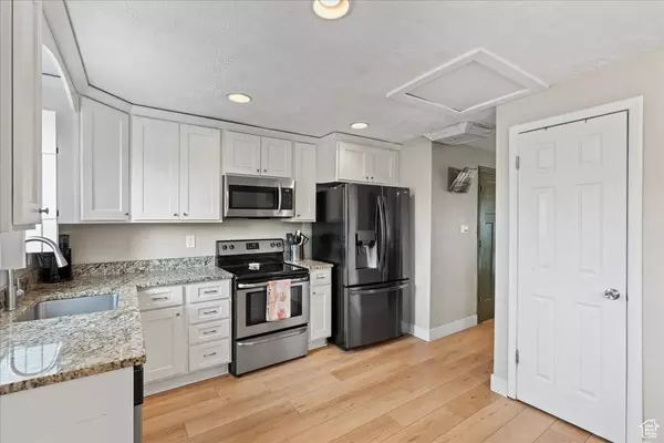 6490 S CYCLAMEN WAY W, West Jordan, UT 84081