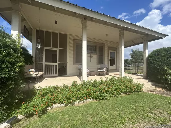 319 ORANGE, Sabinal, TX 78881