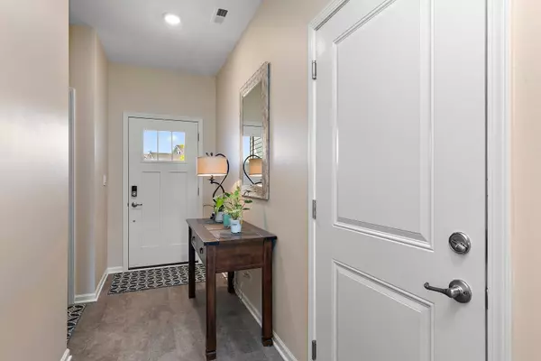 1190 Heritage CT, Pingree Grove, IL 60140