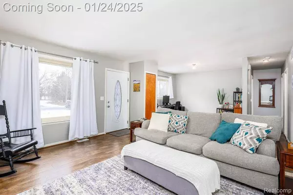 33613 LONGWOOD Drive, Farmington Hills, MI 48335