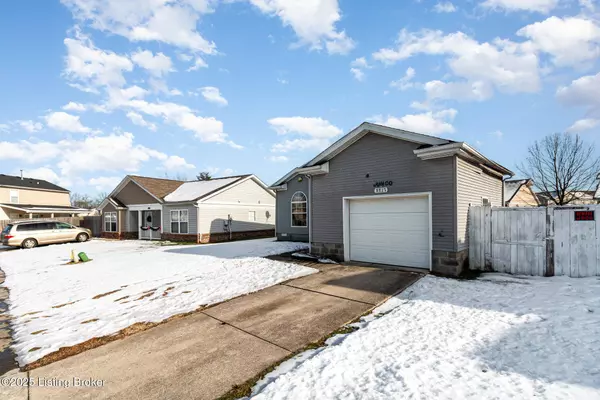 8817 Woodpointe Blvd, Louisville, KY 40219