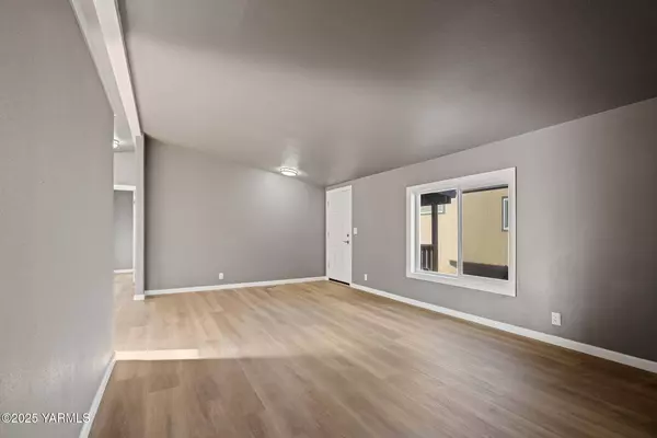 7610 Nob Hill Blvd # 64W, Yakima, WA 98908