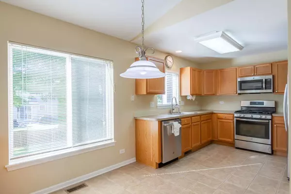 672 Portsmouth DR, Pingree Grove, IL 60140