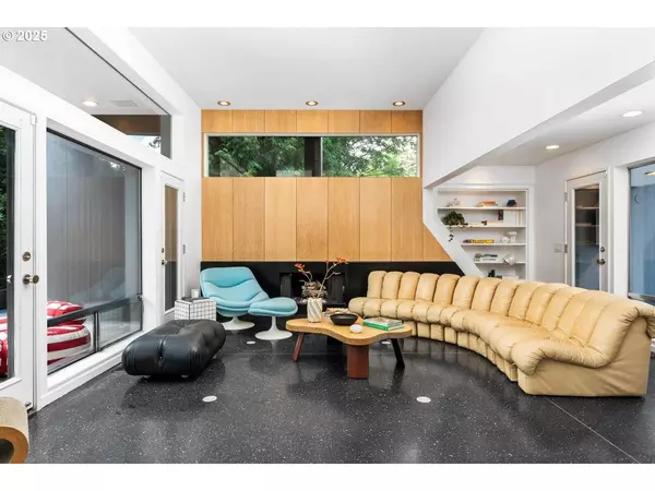 2725 SW SHERWOOD DR, Portland, OR 97201