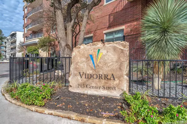 215 N Center St UNIT 908, San Antonio, TX 78202-2765