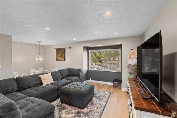 6490 S CYCLAMEN WAY W, West Jordan, UT 84081