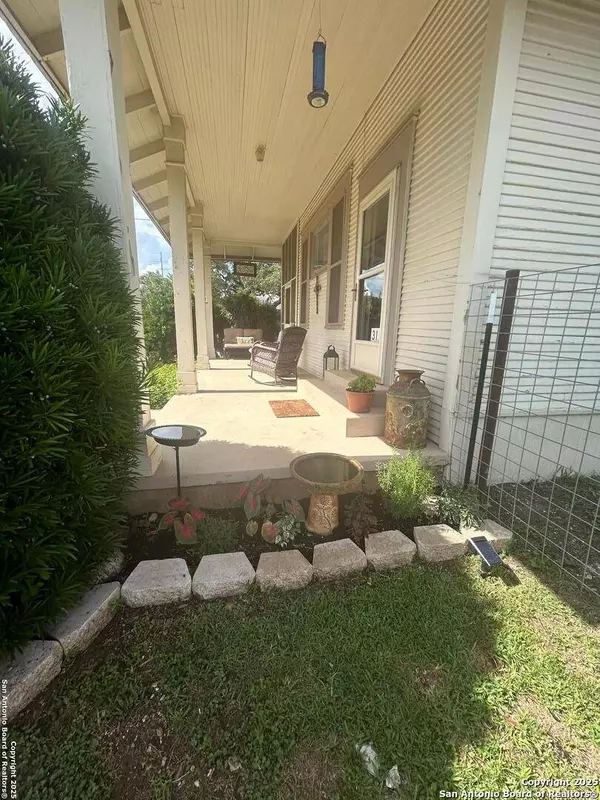 319 ORANGE, Sabinal, TX 78881