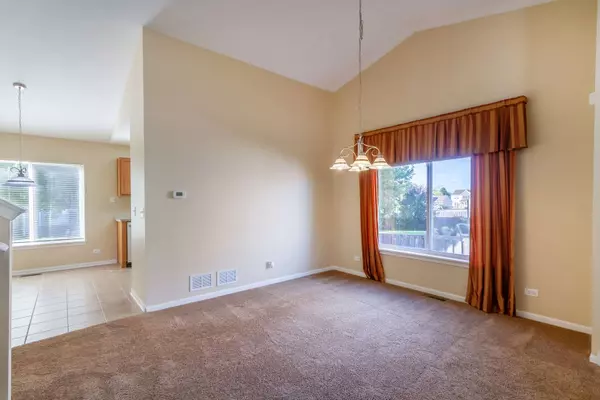 672 Portsmouth DR, Pingree Grove, IL 60140