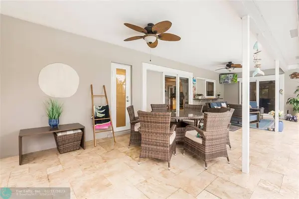 7451 NW 7th Ct, Plantation, FL 33317