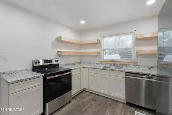 5011 Knoxwood DR, Knoxville, TN 37921