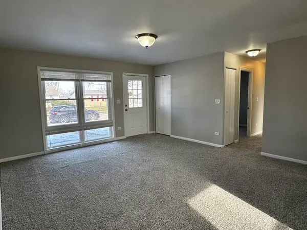 5 Dover Avenue, Romeoville, IL 60446