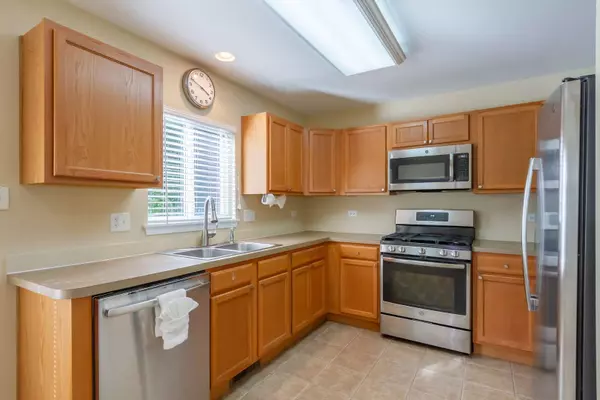 672 Portsmouth DR, Pingree Grove, IL 60140