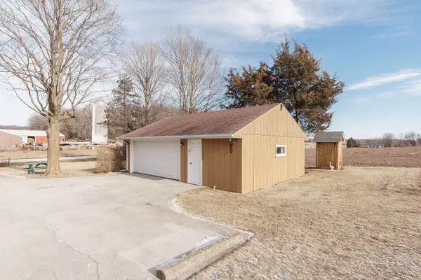 W3653 Decora Rd, Hubbard, WI 53032