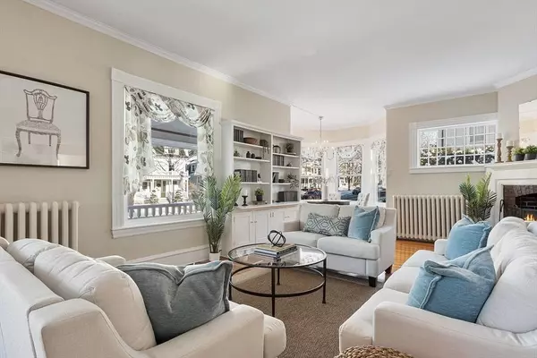 12 Locke St, Andover, MA 01810