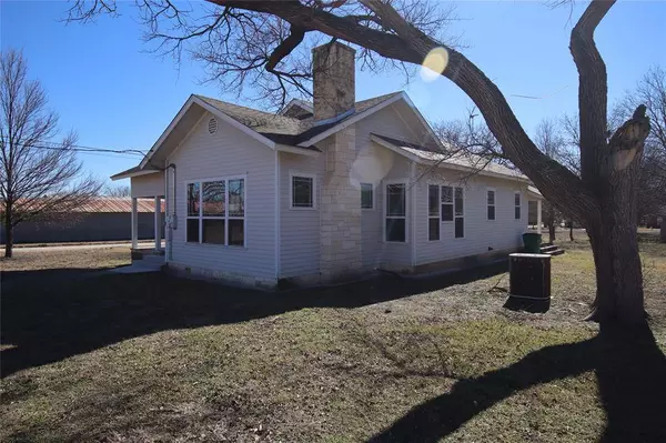 402 W Ross Street, Hamilton, TX 76531