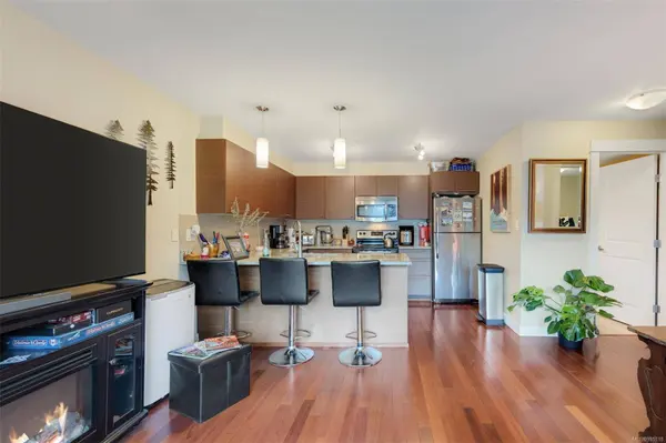 1315 Esquimalt Rd #313, Esquimalt, BC V9A 3P5