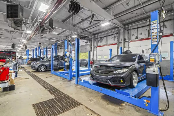 512 West Center Street, Manchester, CT 06040