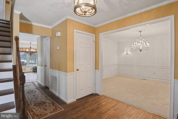 8523 W OAK PL, Vienna, VA 22182