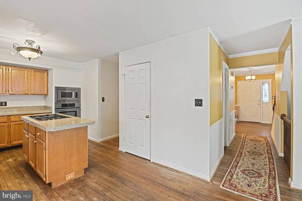 8523 W OAK PL, Vienna, VA 22182