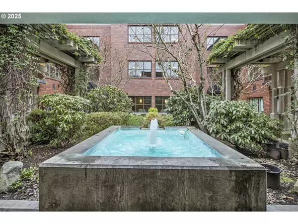 300 W 8TH ST #218, Vancouver, WA 98660