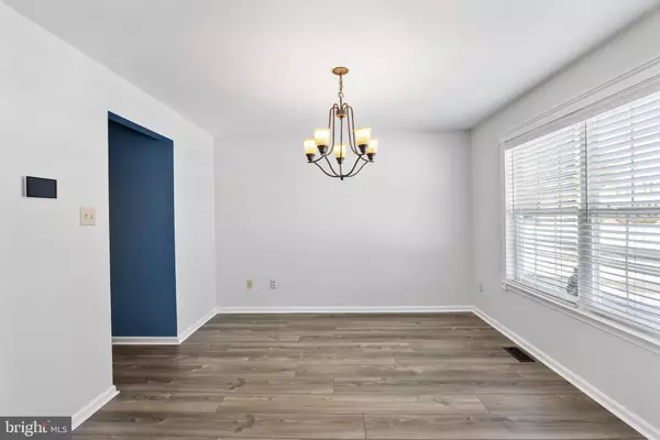 16 RED OAK DR, Mullica Hill, NJ 08062