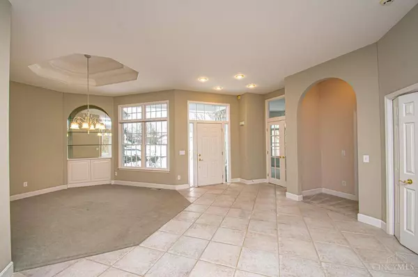 541 Yankee Trace Dr, Centerville, OH 45458