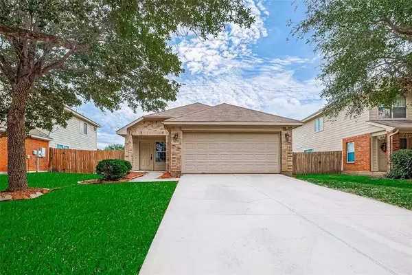 1915 Blossom Breeze LN, Rosenberg, TX 77469