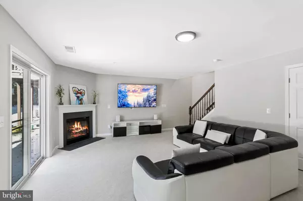 25249 LAURELDALE TER, Chantilly, VA 20152