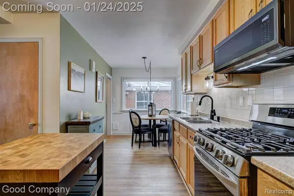 13301 DARTMOUTH Street, Oak Park, MI 48237