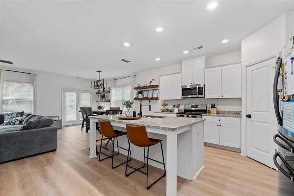 6188 Lanier Harbor LNDG, Buford, GA 30518