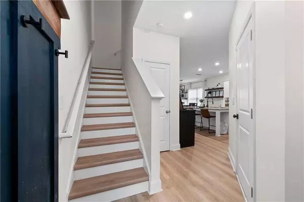 6188 Lanier Harbor LNDG, Buford, GA 30518