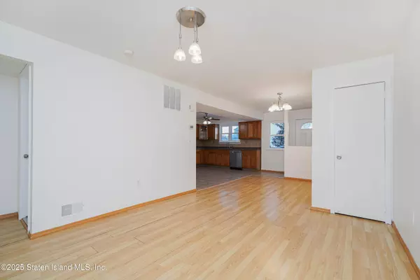 50 Bradley CT #A, Staten Island, NY 10314