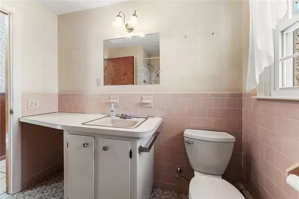 103 Pembroke LN, Coventry, RI 02816