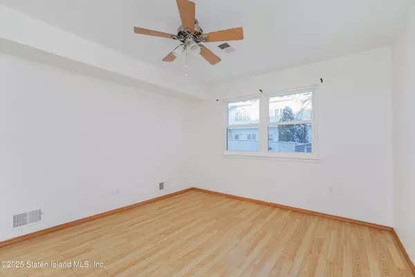 50 Bradley CT #A, Staten Island, NY 10314