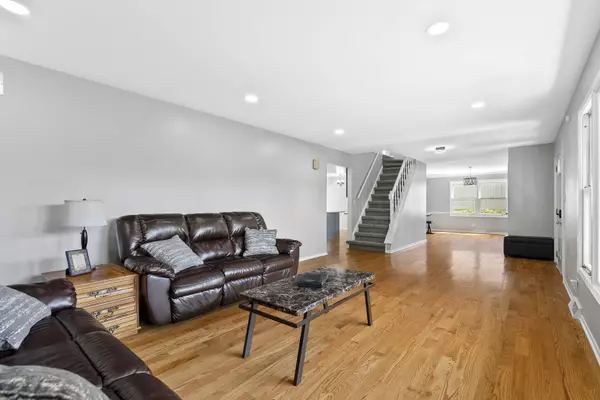 530 W Illinois Avenue, Palatine, IL 60067