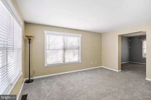 16 RED OAK DR, Mullica Hill, NJ 08062