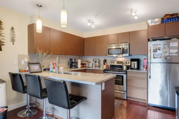 1315 Esquimalt Rd #313, Esquimalt, BC V9A 3P5