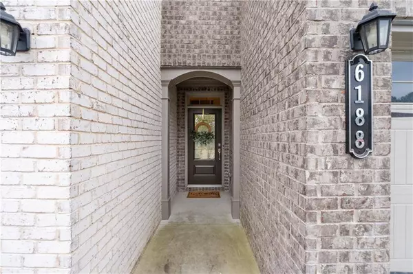 6188 Lanier Harbor LNDG, Buford, GA 30518