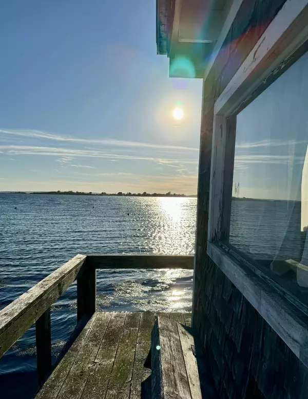 16 Dolphin LN, Harpswell, ME 04003