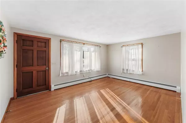 103 Pembroke LN, Coventry, RI 02816