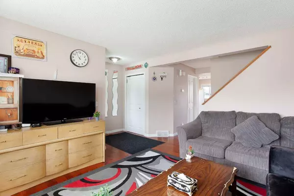 152 Martin Crossing CRES NE, Calgary, AB T3J 3S8