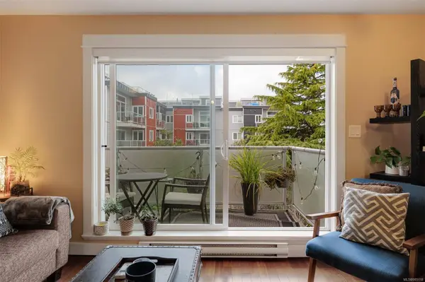 1315 Esquimalt Rd #313, Esquimalt, BC V9A 3P5