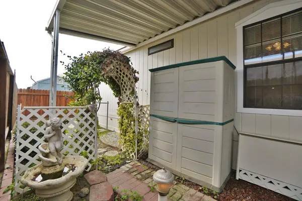 2459 N Oaks ST #SPC 7, Tulare, CA 93274