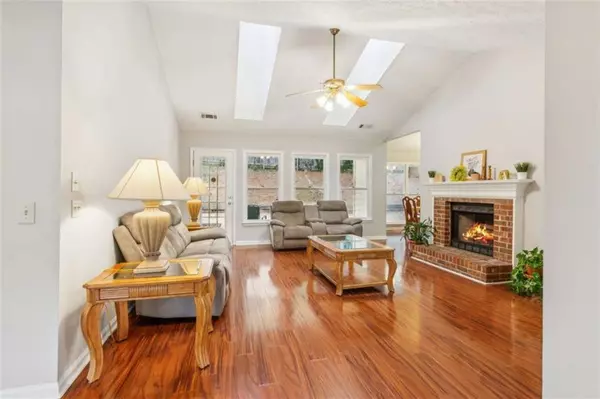 322 Ravinia Way, Lawrenceville, GA 30044