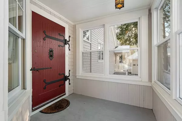 12 Locke St, Andover, MA 01810