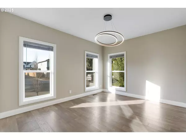 1724 N SWEETGUM ST, Canby, OR 97013