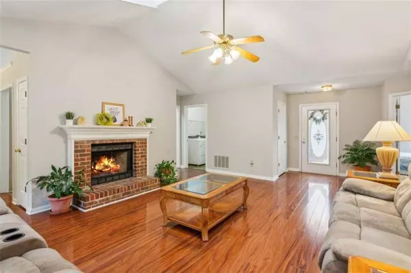 322 Ravinia Way, Lawrenceville, GA 30044