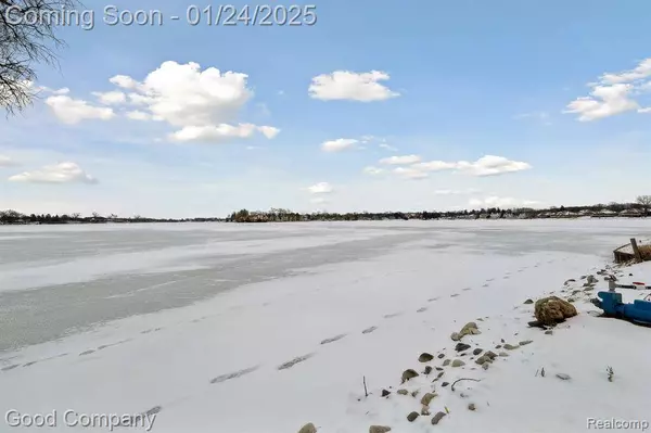 3370 INDIANDALE Drive, Orchard Lake, MI 48324