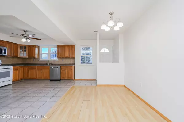 50 Bradley CT #A, Staten Island, NY 10314