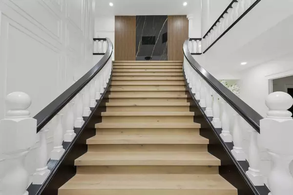 5620 Baroc RD NW, Calgary, AB T3A 4R4